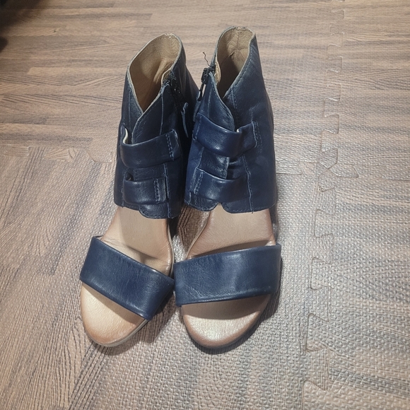 Miz Mooz Leather Heeled Sandals Brennan Midnight Shoes Sz 41  US 9.5-10 - Picture 4 of 9